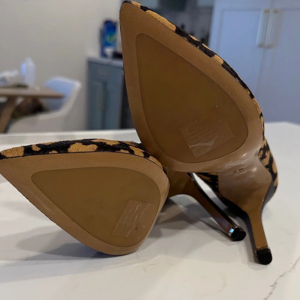 Kenneth Cole Black and Tan Patterned Heels - Picture 3 of 5